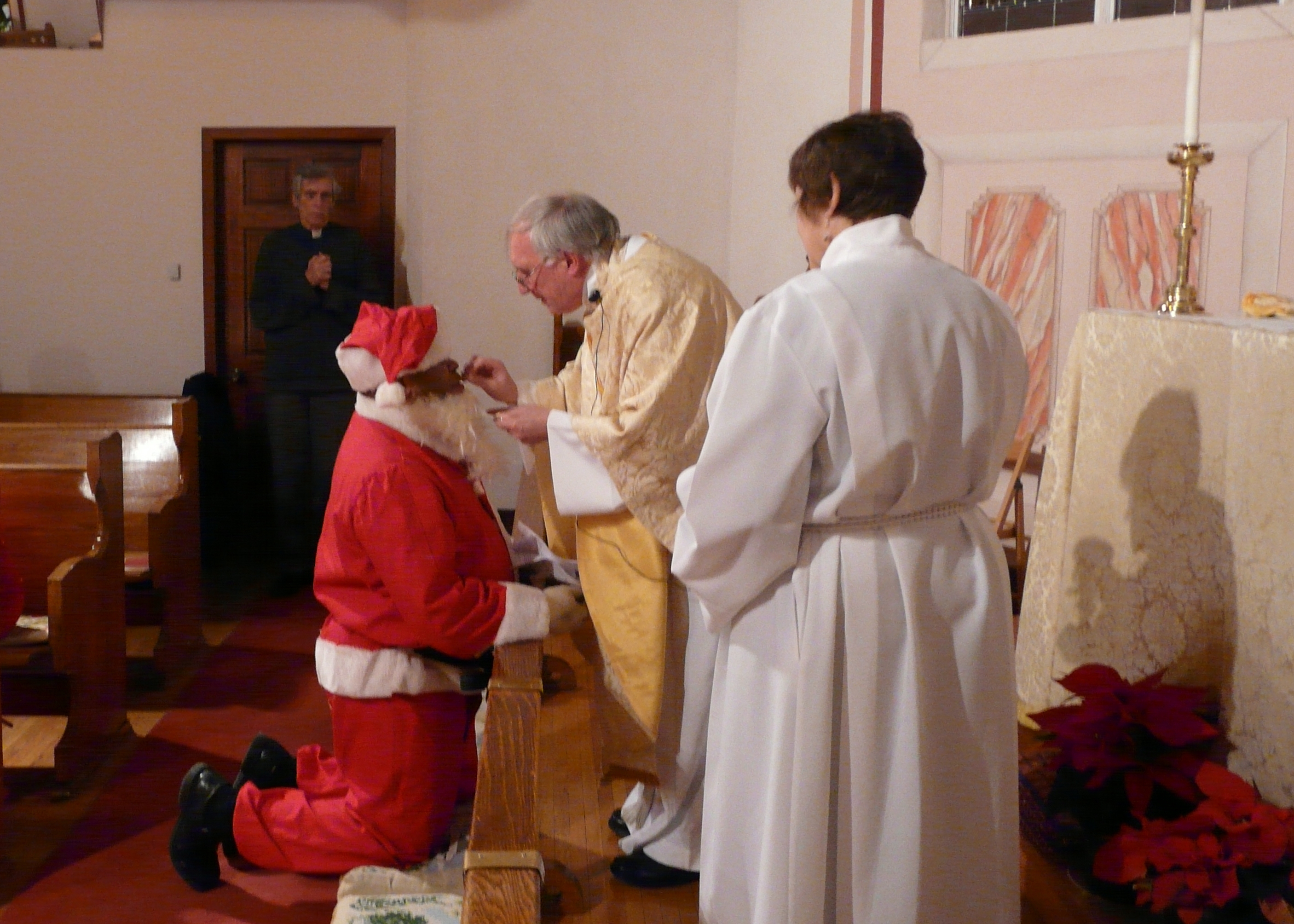 brian-galligan-serves-communion-to-santa